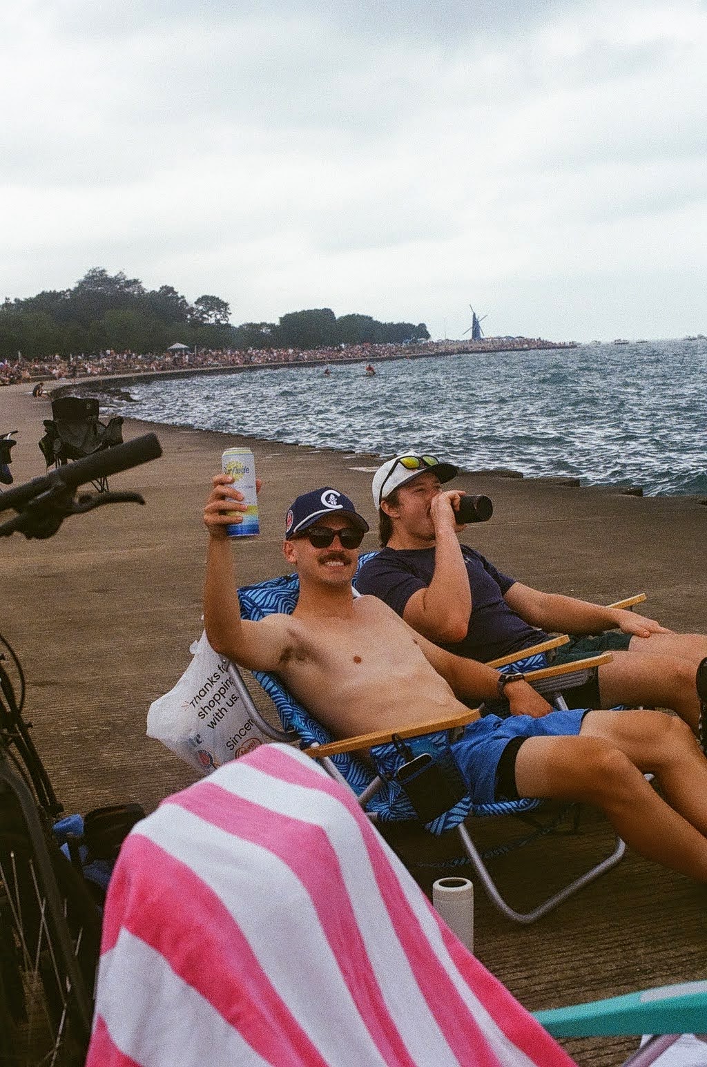People relaxing along the Chicago lakefront